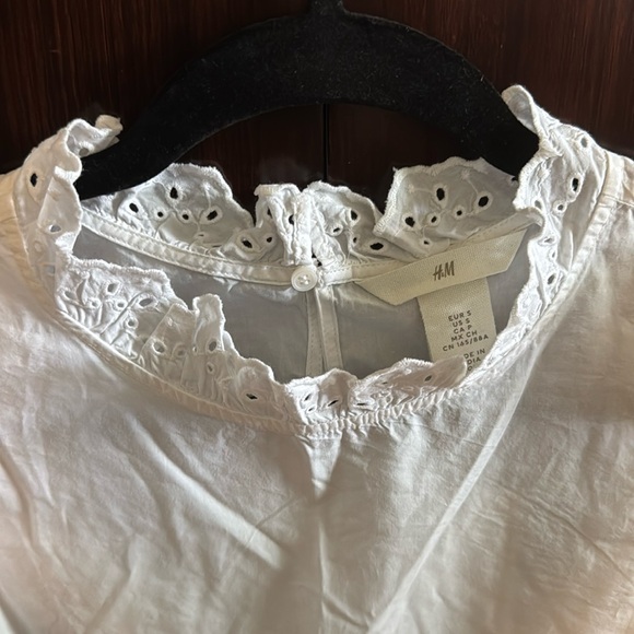 H&M White Eyelet Trim Blouse. Small - Picture 2 of 5
